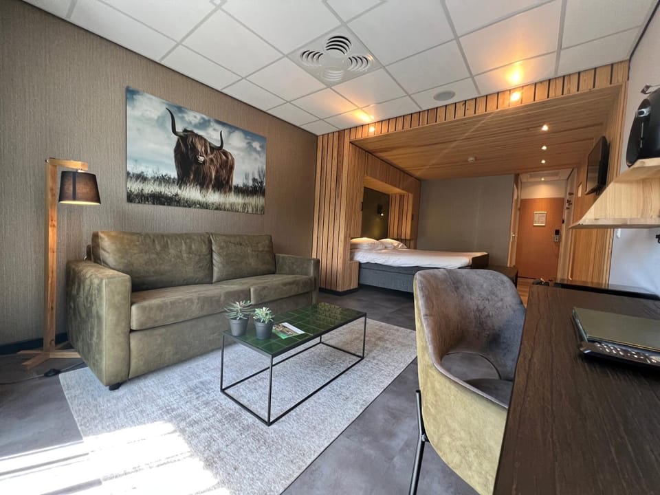 Bed, Seating area