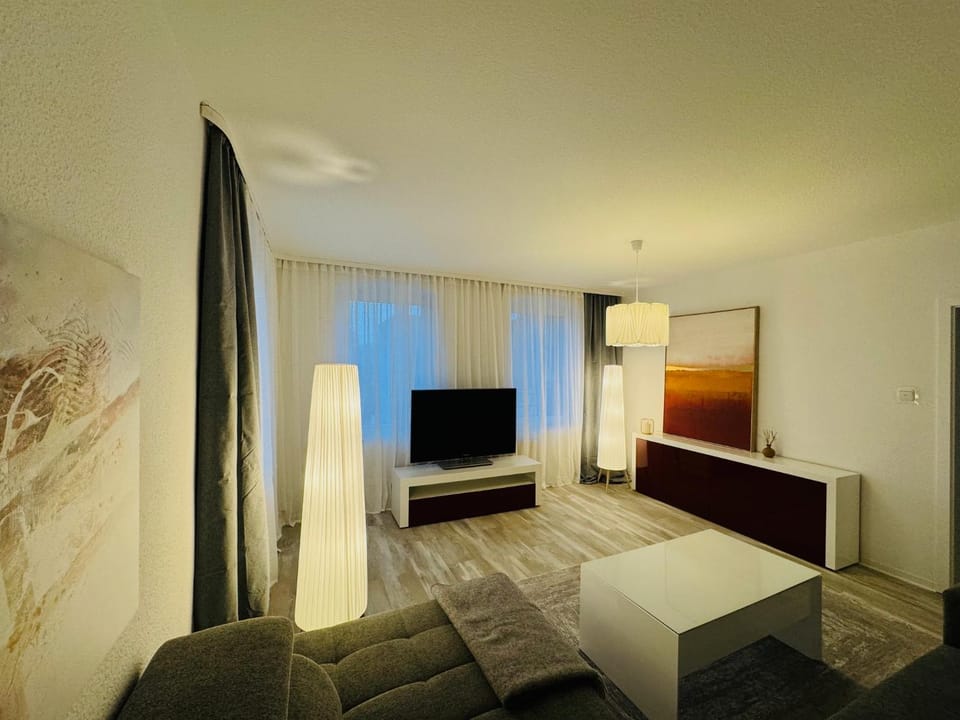 TV and multimedia, Living room, Photo of the whole room, Seating area, Evening entertainment