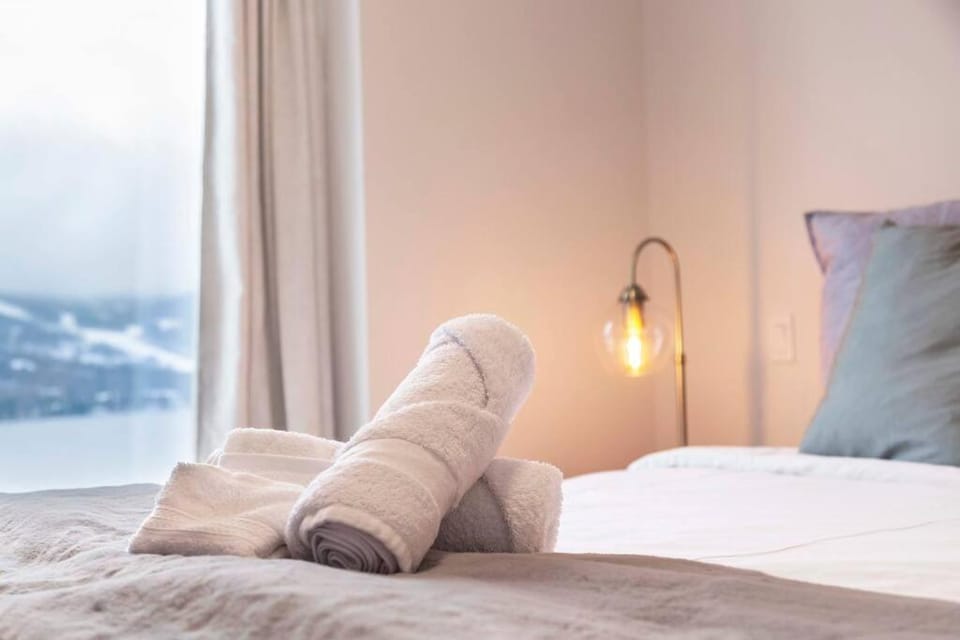Natural landscape, Bedroom, Mountain view