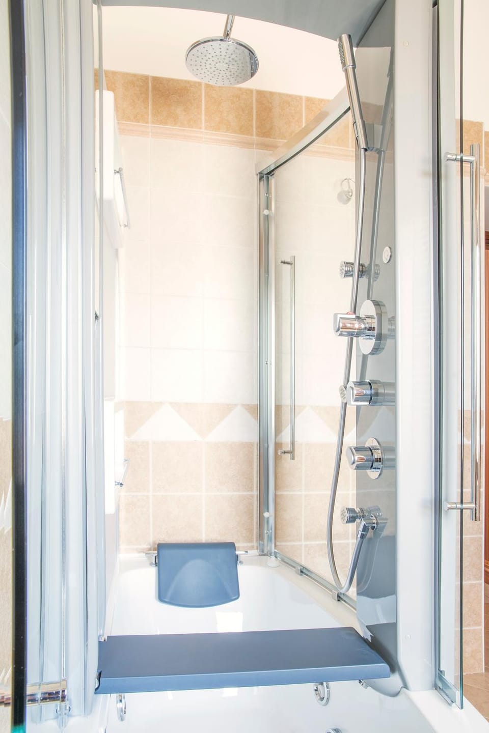 Shower, Toilet