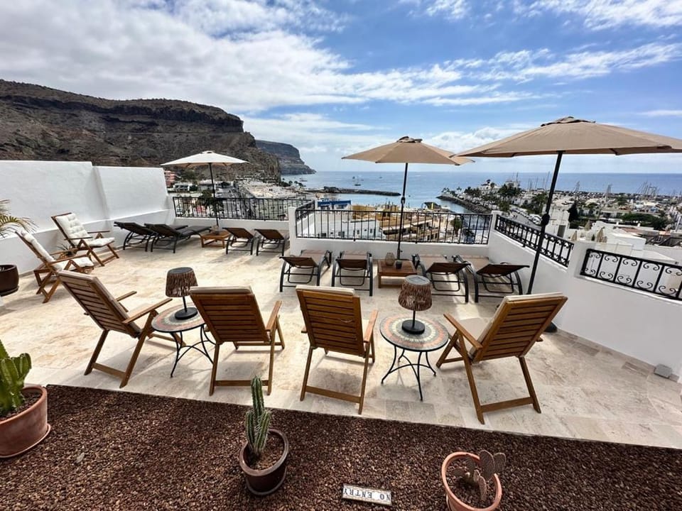 Balcony/Terrace, Seating area, Sea view, sunbed