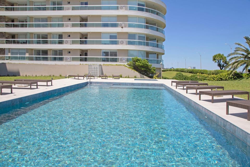 Property building, Day, Swimming pool