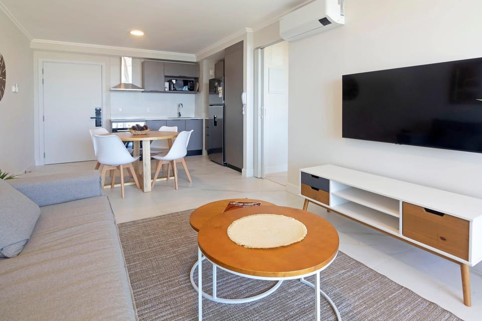 TV and multimedia, Kitchen or kitchenette, Living room, Dining area, minibar, pet friendly, air conditioner