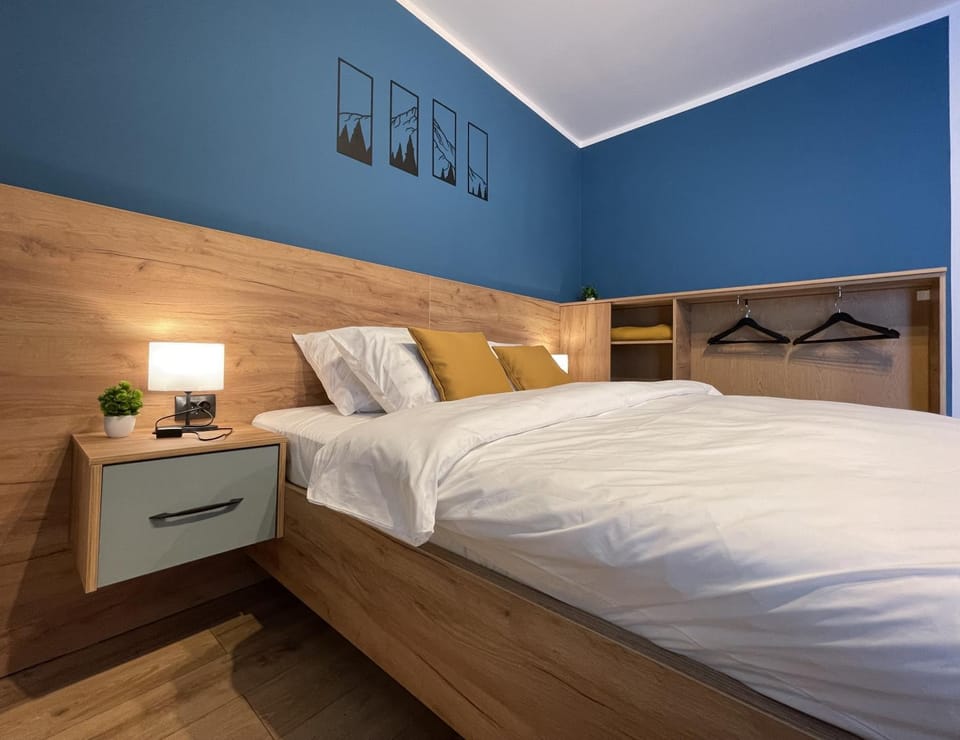 Bedroom, wardrobe