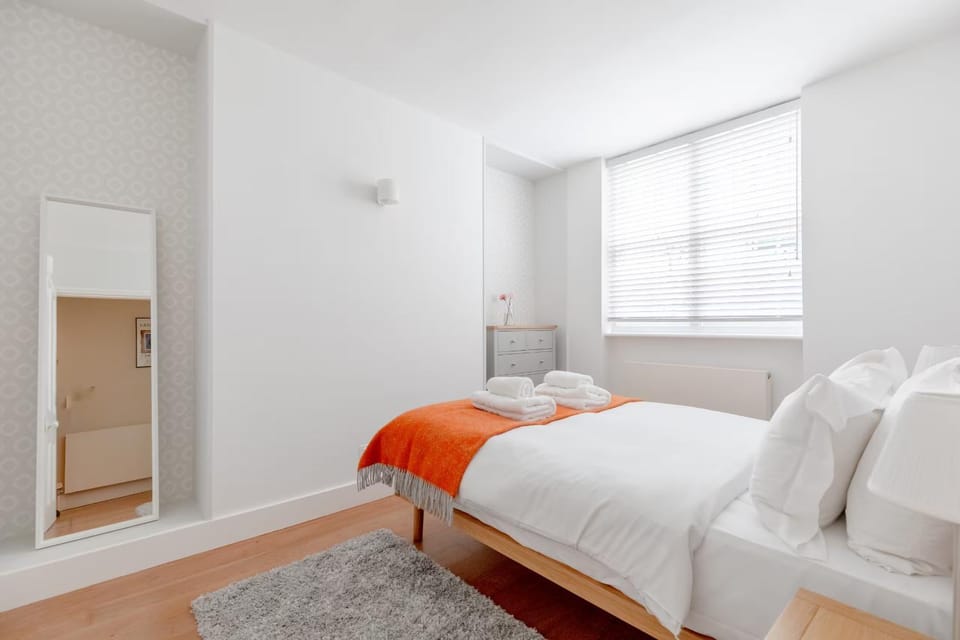 Contemporary 2BD Flat - 1 Min to Pimlico Station! Apartment in City of Westminster