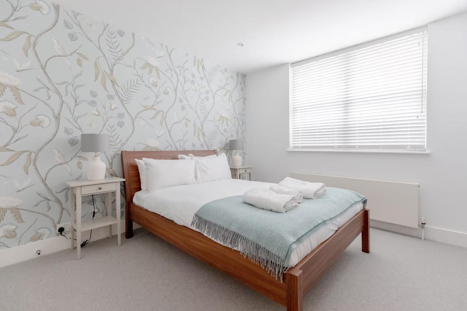 Contemporary 2BD Flat - 1 Min to Pimlico Station! Apartment in City of Westminster