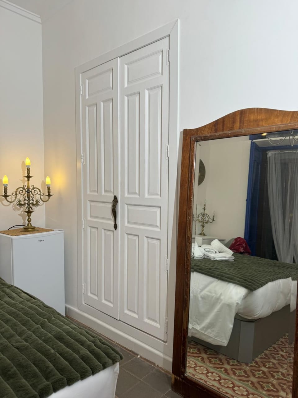 Photo of the whole room, wardrobe