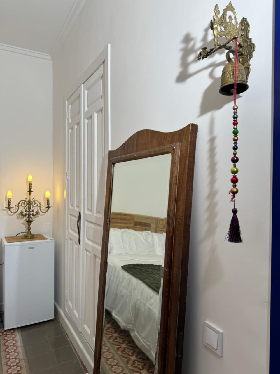 Photo of the whole room, wardrobe