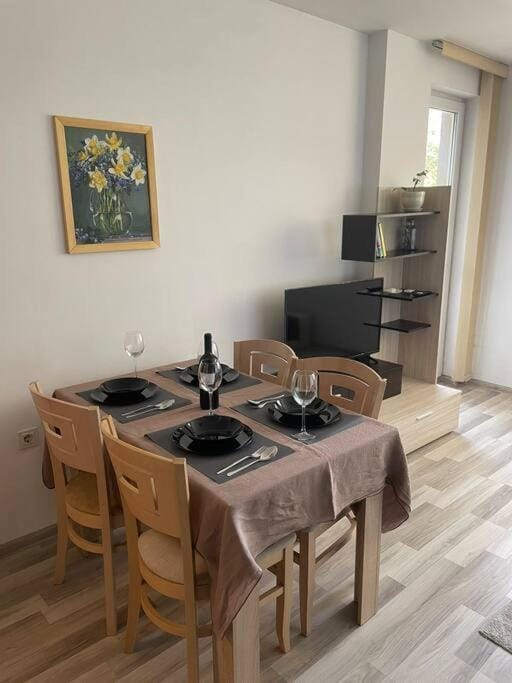 TV and multimedia, Dining area