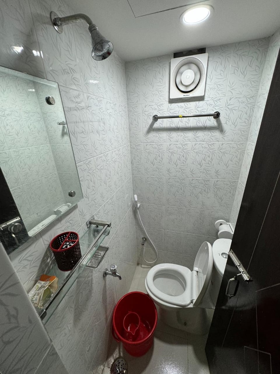 Shower, Toilet