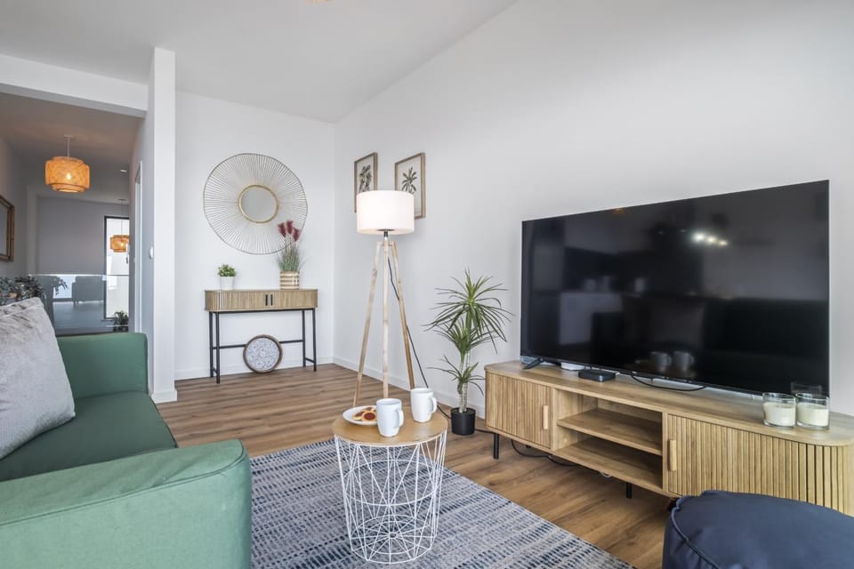 Communal lounge/ TV room, Living room