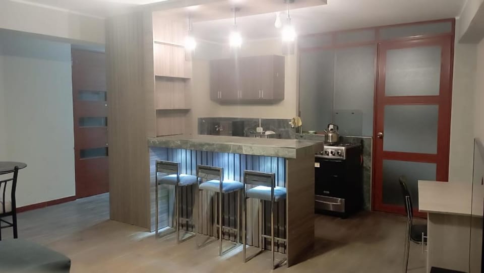 Kitchen or kitchenette, minibar