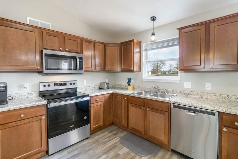 Home among the Nook in Hamilton Ohio House in Hamilton