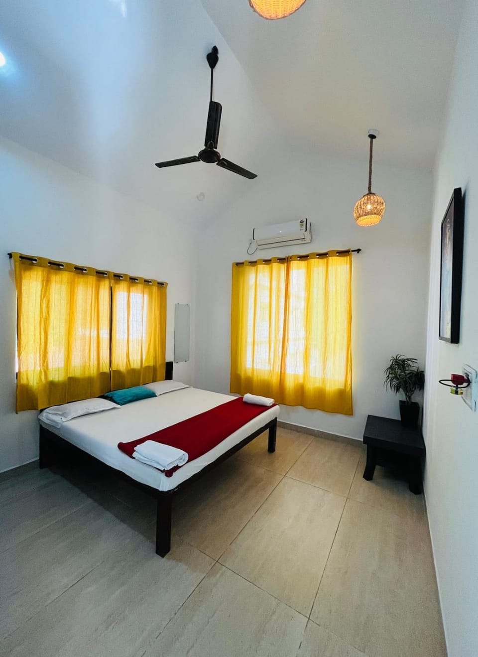 Photo of the whole room, Bedroom