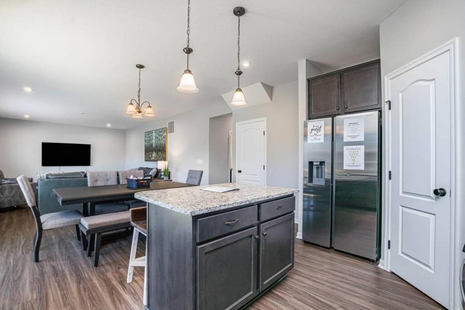 Cheerful 5 bedroom on azra with a pool and real House in Ohio