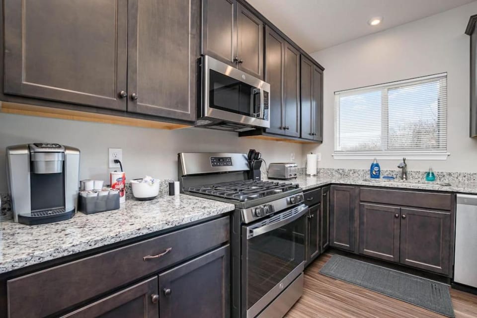 Cheerful 5 bedroom on azra with a pool and real House in Ohio