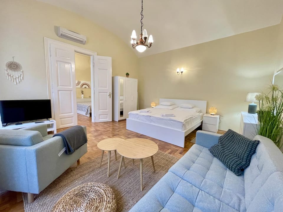 TV and multimedia, Living room, Bedroom, air conditioner