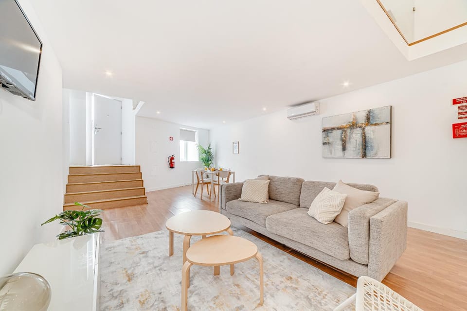TV and multimedia, Living room, Seating area, air conditioner