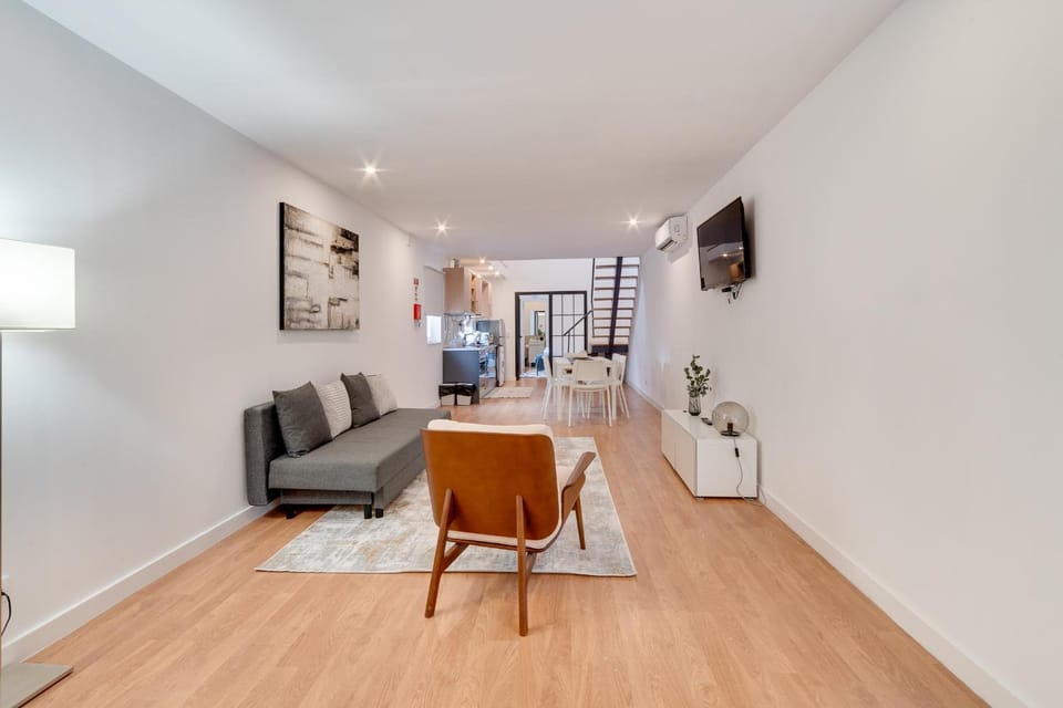TV and multimedia, Living room, Seating area, Dining area