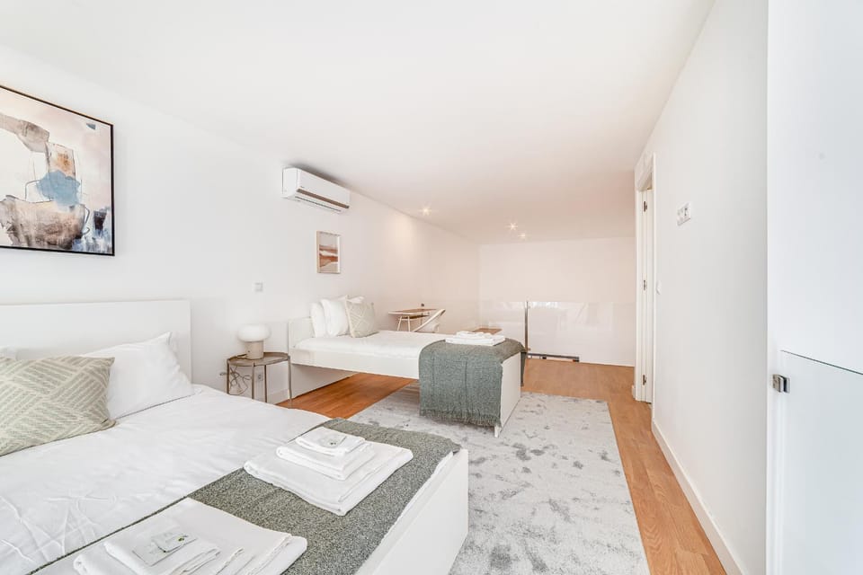 Bed, Living room, Seating area, Bedroom, air conditioner