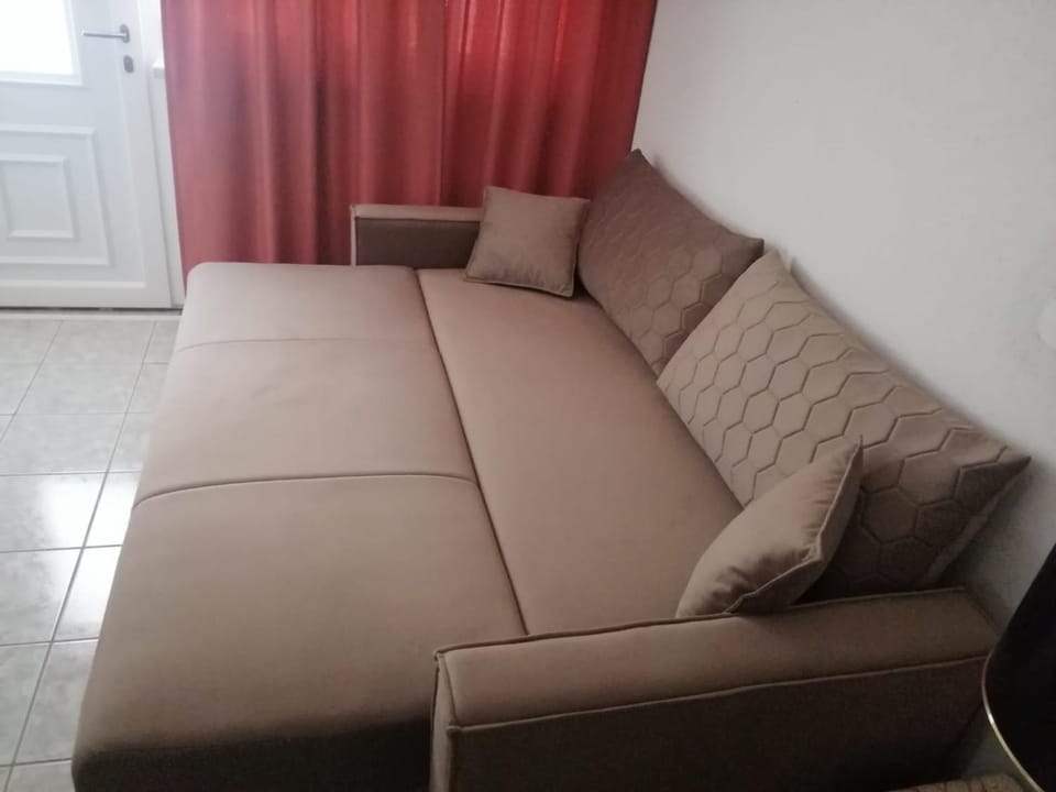 Bed, Living room