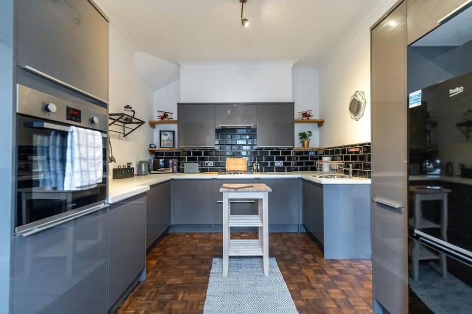 Kitchen or kitchenette, dishwasher, oven, stove