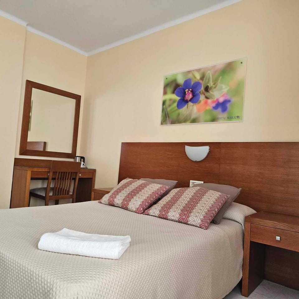 Bed, Photo of the whole room, Bedroom, hair dresser