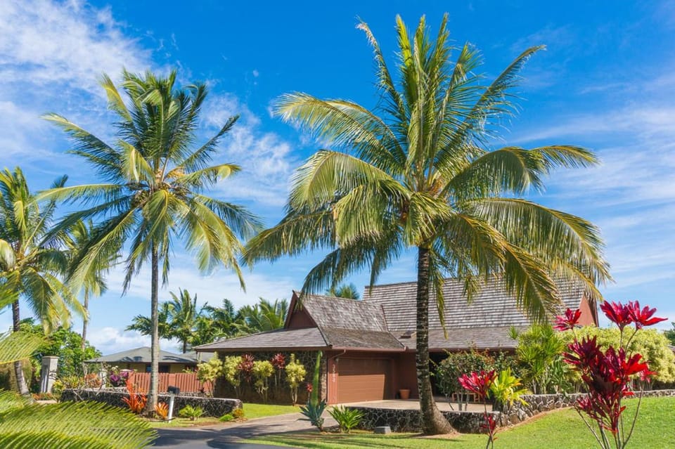 Ocean Pool Hale 3br 2ba Cozy Home with Pool, Hot tub and Ocean Views House in Princeville