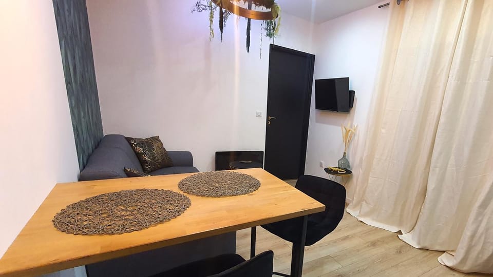 TV and multimedia, Living room, Dining area