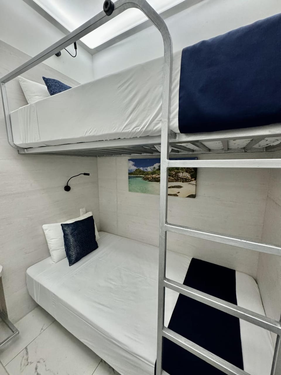 Bed, Photo of the whole room, Bedroom, bunk bed