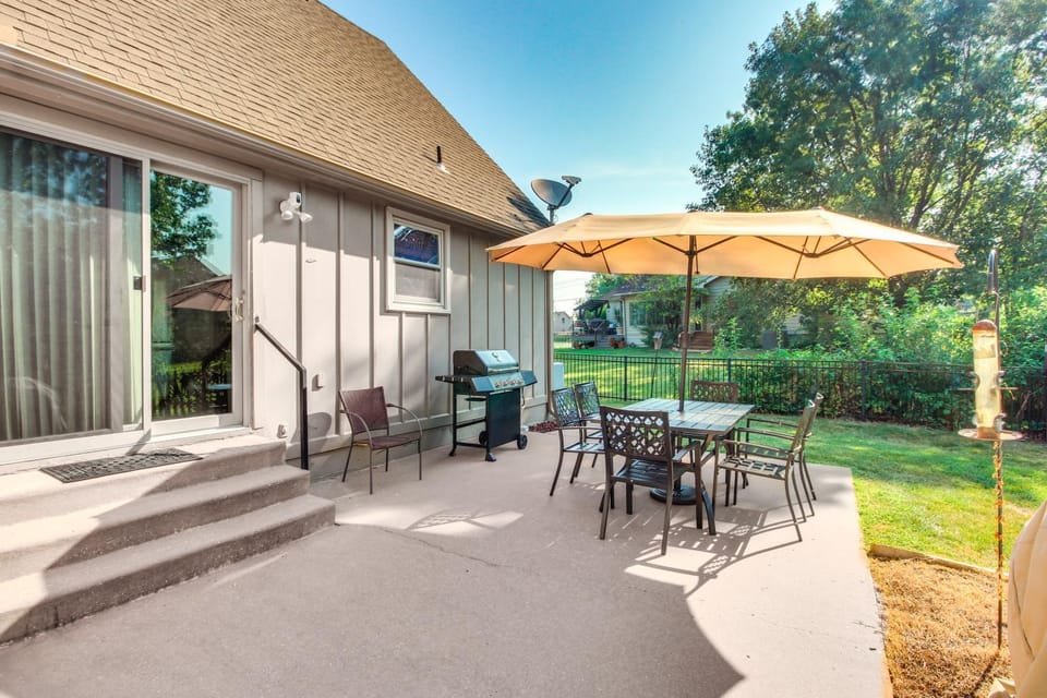 Overland Park Family Home w/ Game Room & Backyard! House in Lenexa