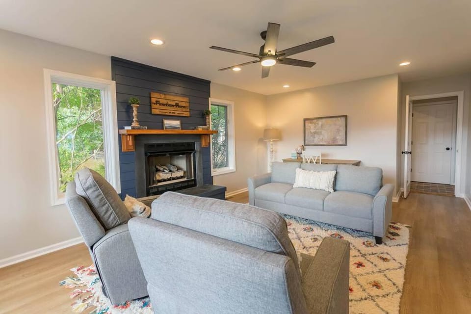 Mountain Mama- Amazing Views! + Hot Tub! House in Nelson County
