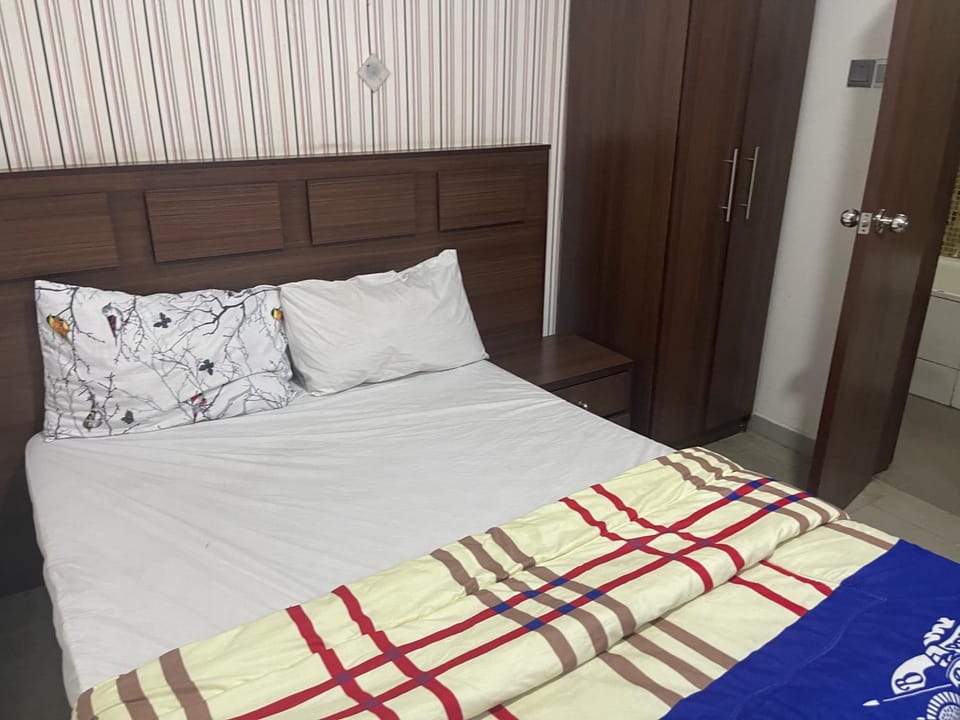 Bed, Photo of the whole room, Bedroom, wardrobe