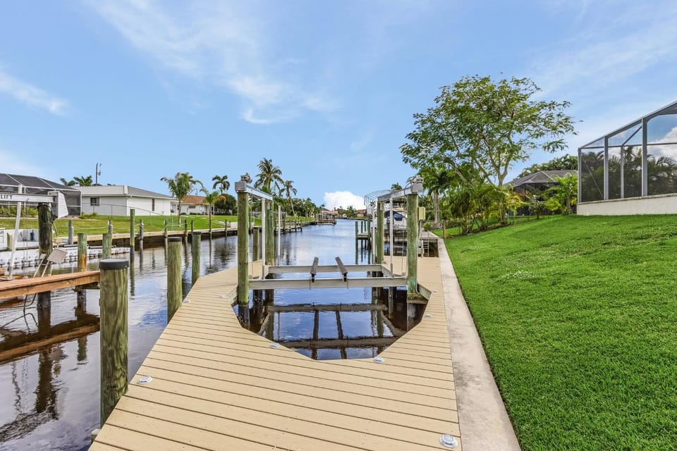 Minutes to the River!, Dock and Pool - Villa Gold Coast - Roelens Vacations House in Cape Coral
