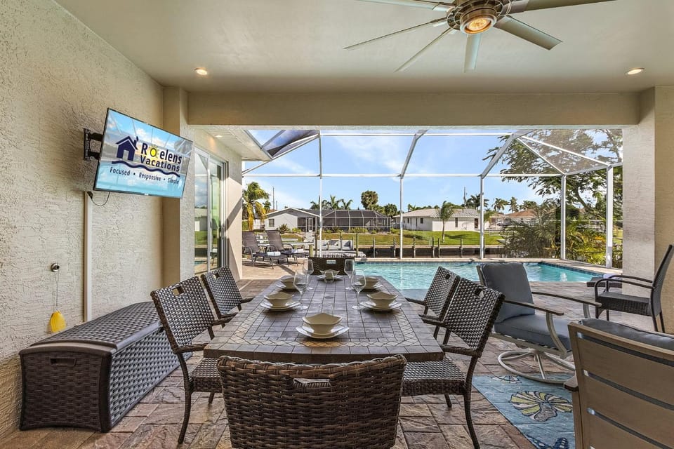 Minutes to the River!, Dock and Pool - Villa Gold Coast - Roelens Vacations House in Cape Coral