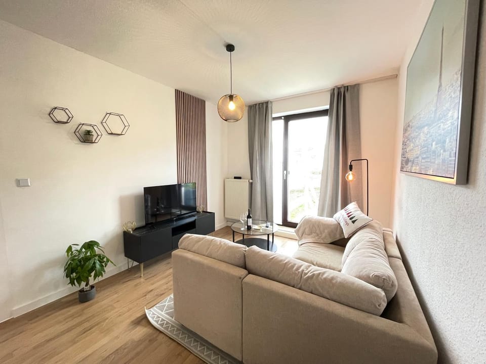 Communal lounge/ TV room, TV and multimedia, Living room, Seating area, Evening entertainment