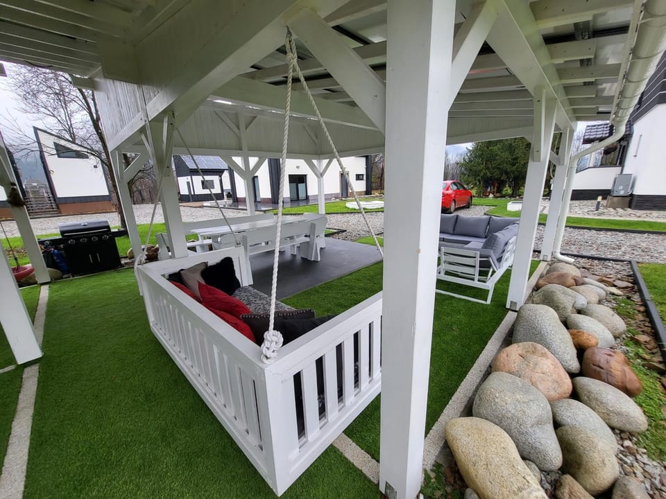 Patio, Day, BBQ facilities, Garden, Living room, Seating area, Evening entertainment, Garden view