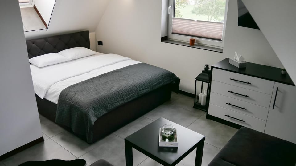 Bed, Other, Other, Other, Photo of the whole room, Bedroom, hair dresser