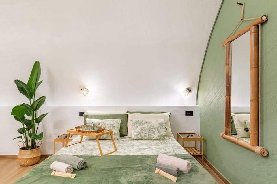 Varriale house eco green parking free only small car Apartment in Naples