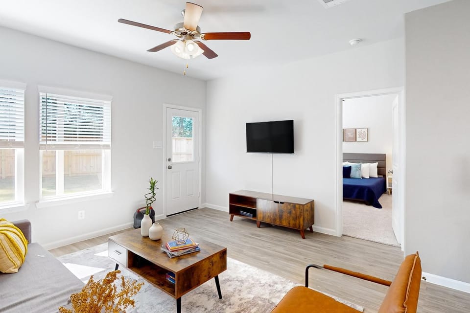 Patio Dining & Yard: Porter Escape, 3 Mi to Golf House in Kingwood