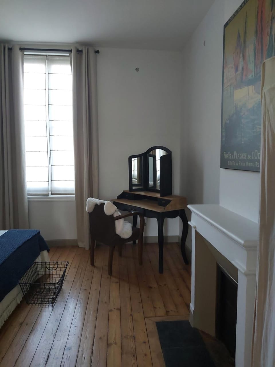 Bedroom, flat iron