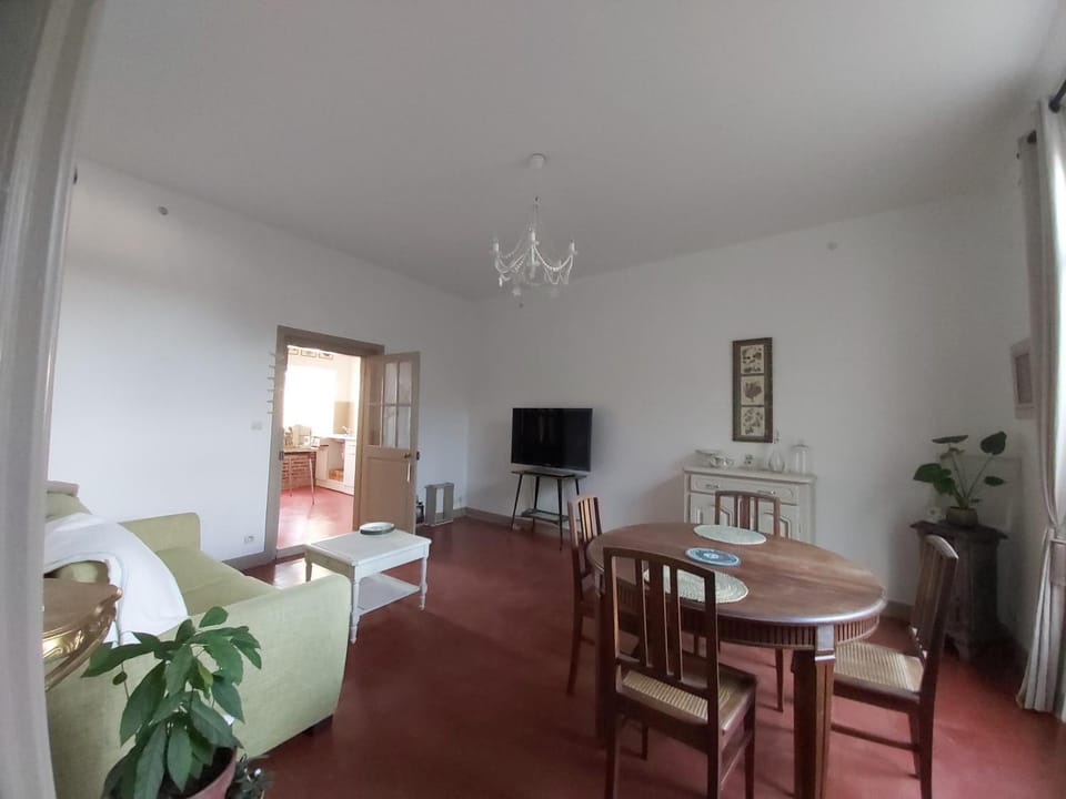 TV and multimedia, Living room, Dining area