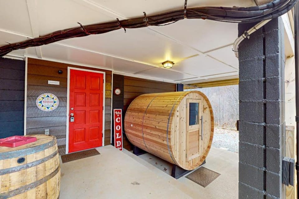 Bryson Chalet House in Fontana Lake