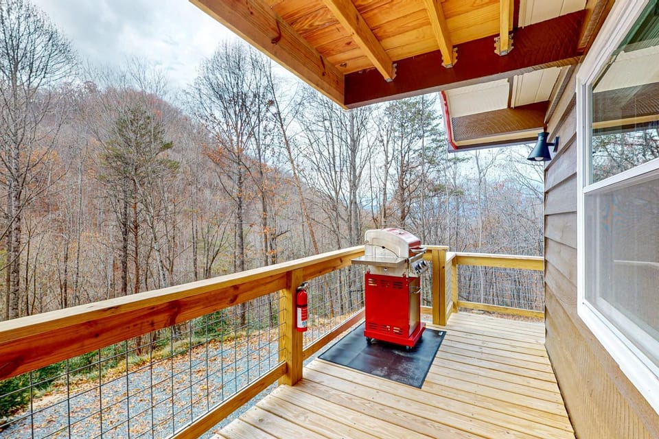 Bryson Chalet House in Fontana Lake
