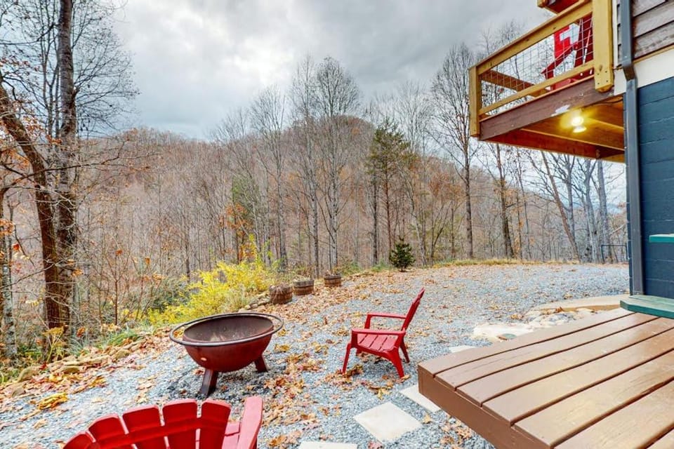 Bryson Chalet House in Fontana Lake
