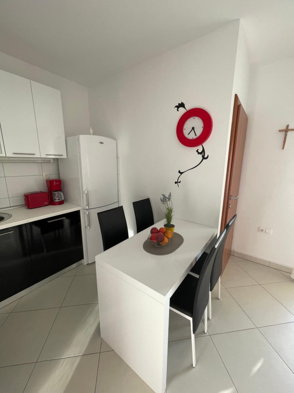 Dining area, kitchen