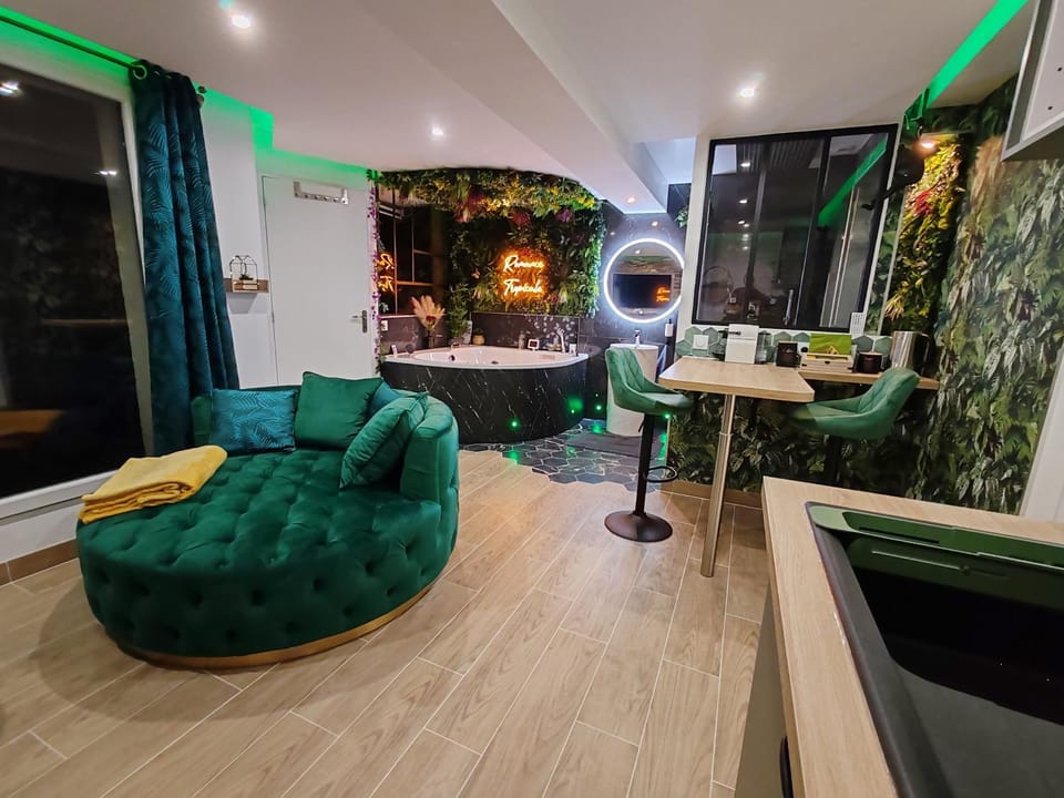 Le Quai Amiénois - Romance Tropicale - SPA Romantique Apartment in Amiens