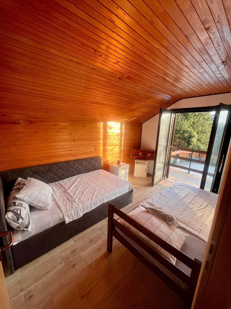 Bed, Photo of the whole room, Bedroom