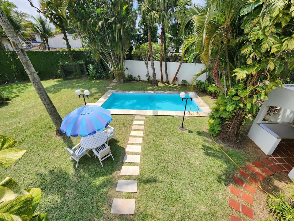 Casa Enseada 4 suites , 2 quadras do mar local nobre House in State of São Paulo