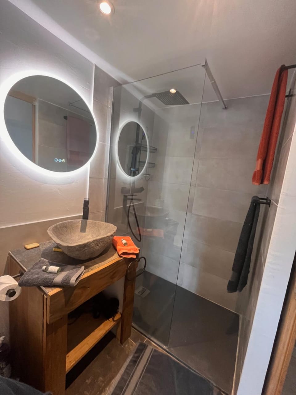 Shower, Toilet, Bathroom, towels